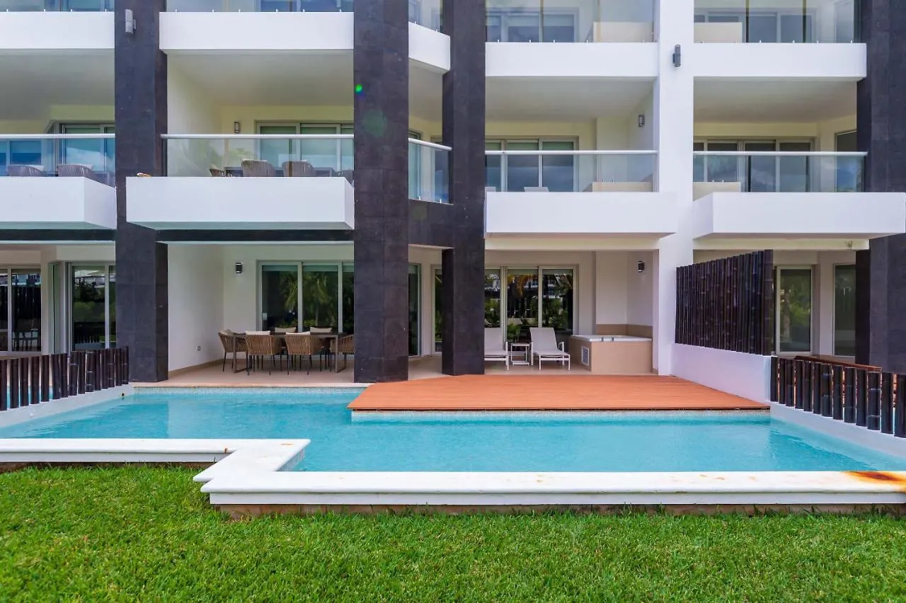 **** Apartmanhotel Mareazul Beach Front Resort Playa Del Carmen Mexikó